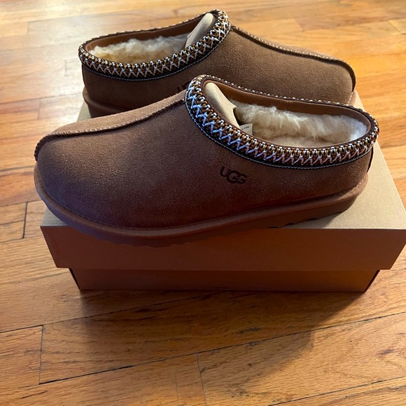 Chestnut UGG Tasman, youth size 6, fits women's womens 7 - Picture 1 of 7